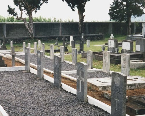 Commonwealth War Graves Phoenix Cemetery #1