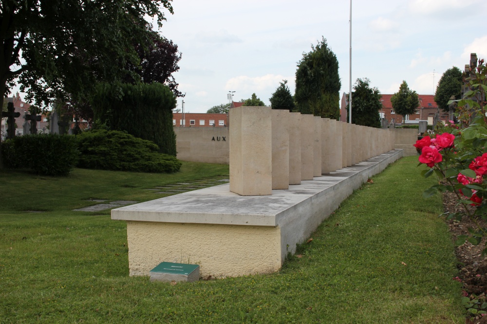 Oorlogsmonument Begraafplaats Porte de Paris Cambrai #2
