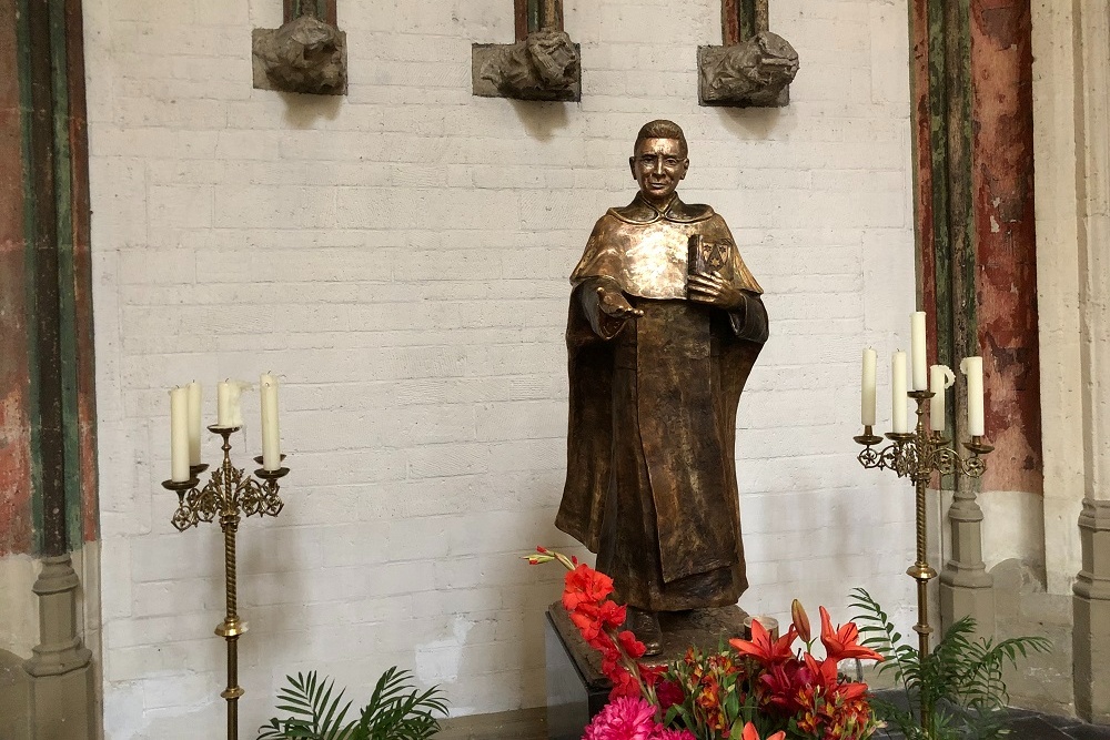 Monument Titus Brandsma & Aarde Dachau in St. Janskathedraal