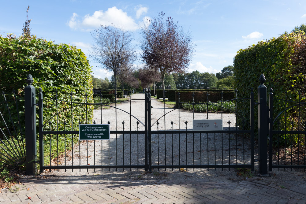 Commonwealth War Graves Municipal Cemetery Onstwedde #4