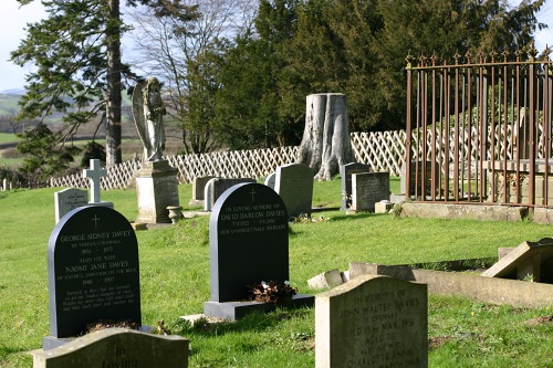 Commonwealth War Grave St. Mary Churchyard