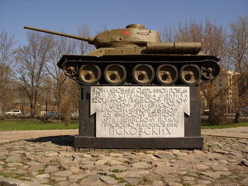 Bevrijdingsmonument (T-34/85 Tank) Pskov #1