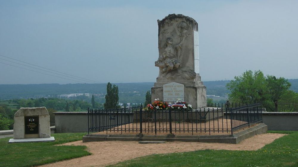 Oorlogsmonument Creuzier-le-Vieux #1