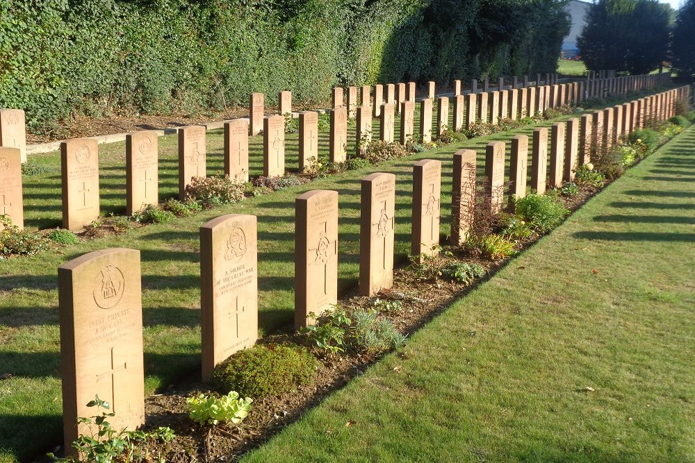 Commonwealth War Cemetery Martinsart #2