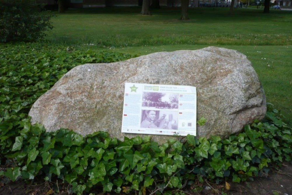 Liberation Route Marker 109: A paratrooper in Eindhoven