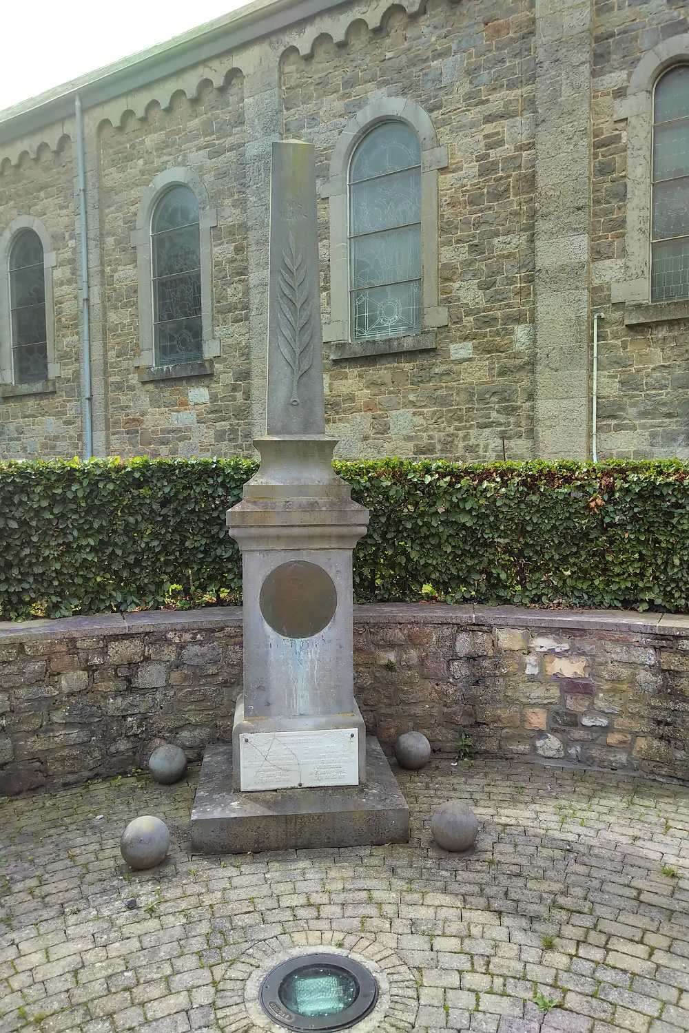 Memorial Fallen World Wars Villers-Sainte-Gertrude #3
