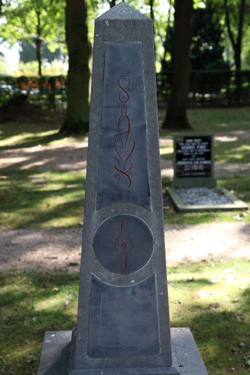 Commonwealth War Graves Wapenveld #4