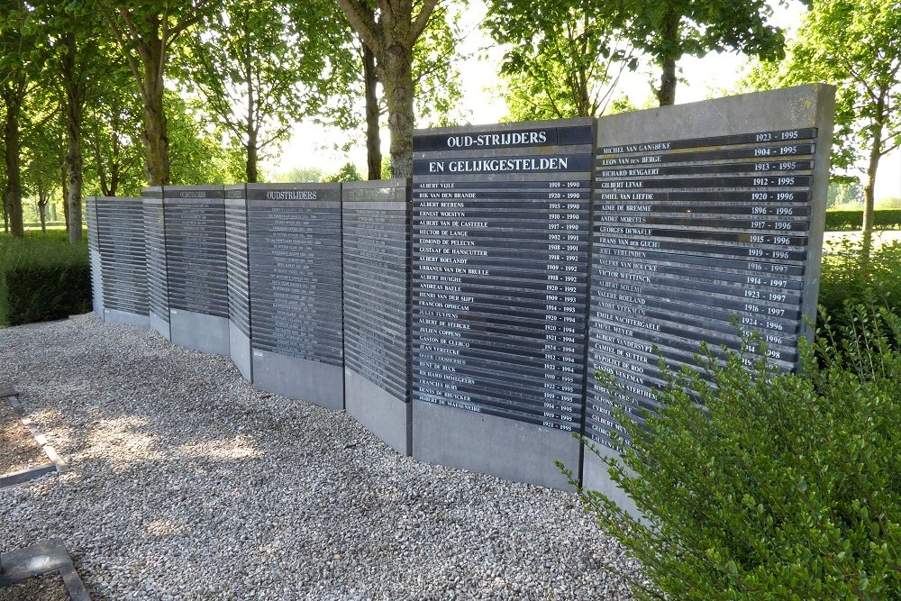 Gedenkteken Oudstrijders Centrale Begraafplaats Zottegem #1