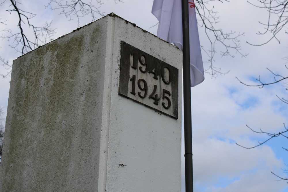 War Memorial Zelem #4
