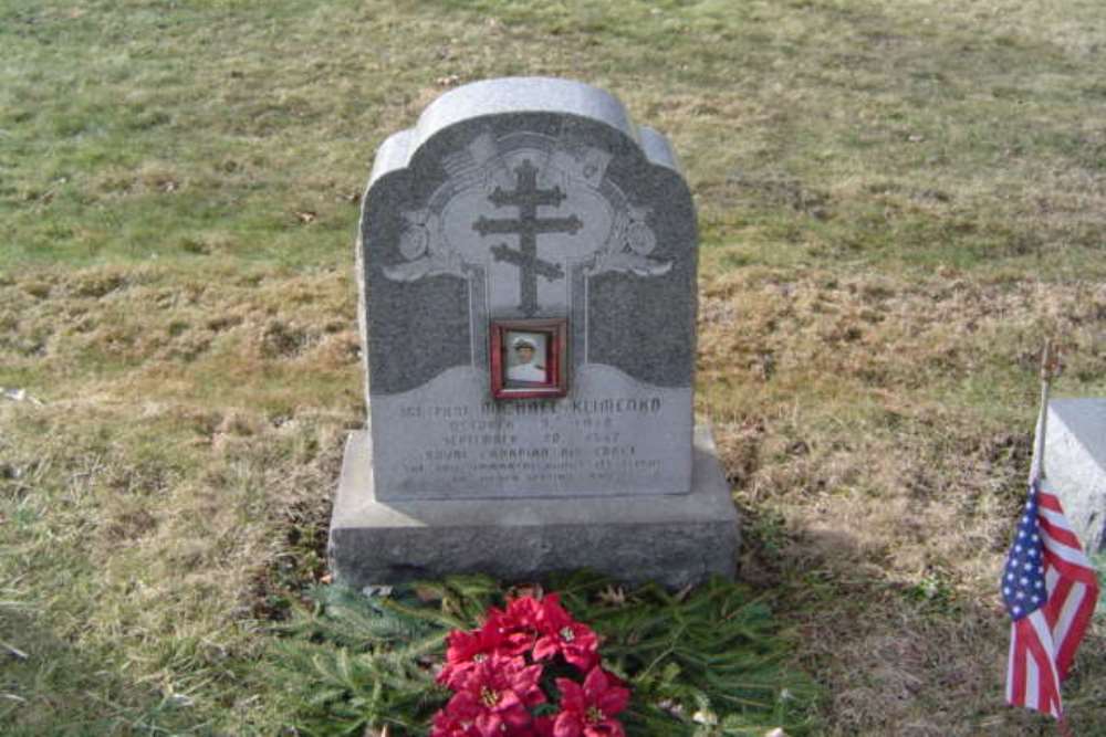 Commonwealth War Grave Deer Creek Cemetery #1