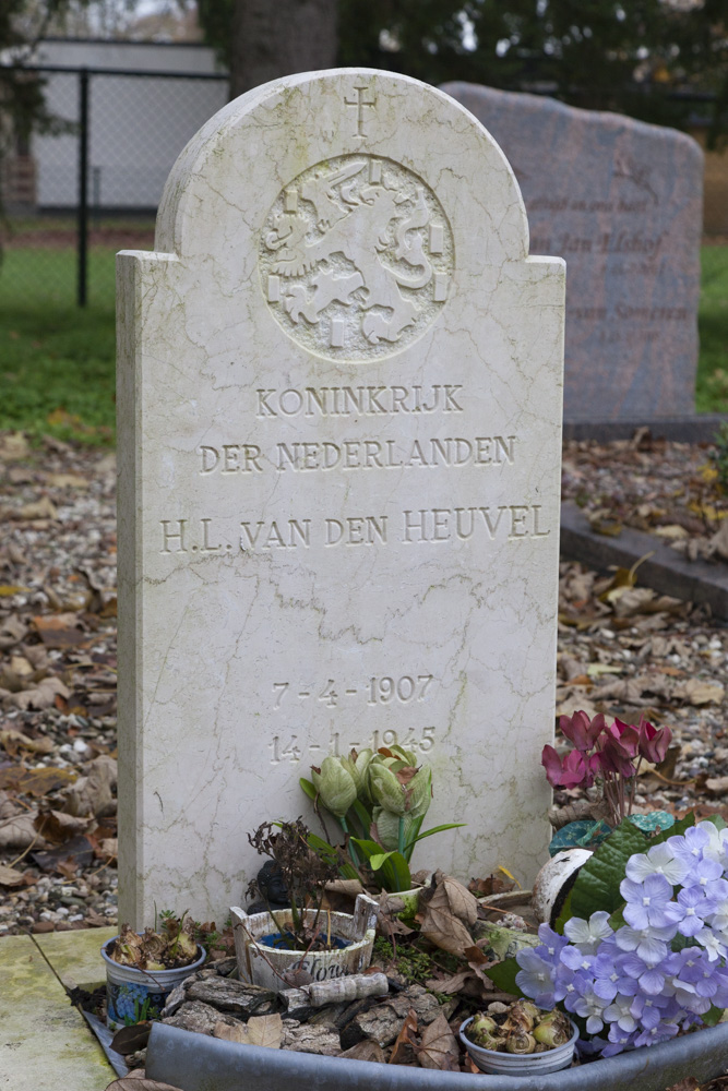 Dutch War Grave Roman Catholic Cemetery Brummen #2