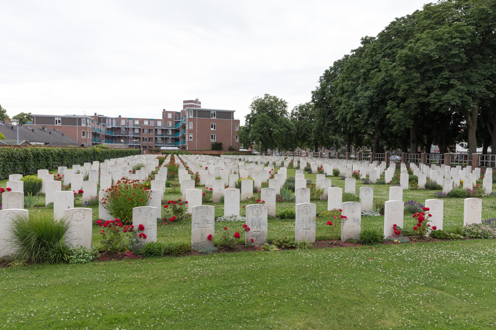 Commonwealth War Cemetery Uden #3