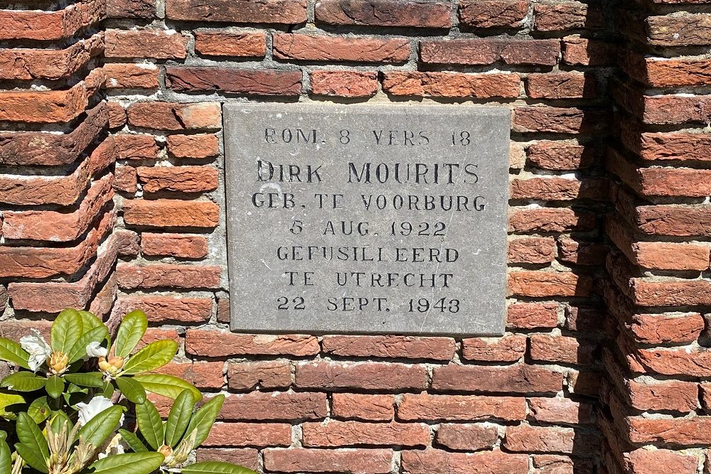Gedenkteken Dirk Mourits Oosterbegraafplaats Voorburg #1