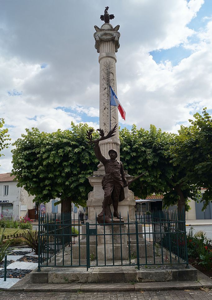 War Memorial Saint-Michel-en-l'Herm #1