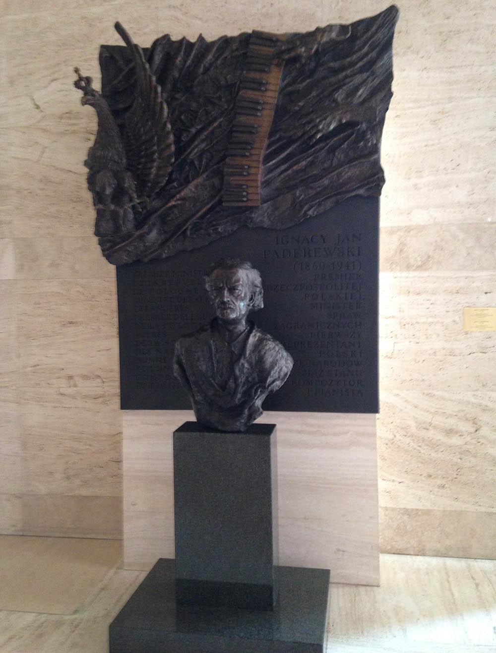 Monument Ignacy Paderewski