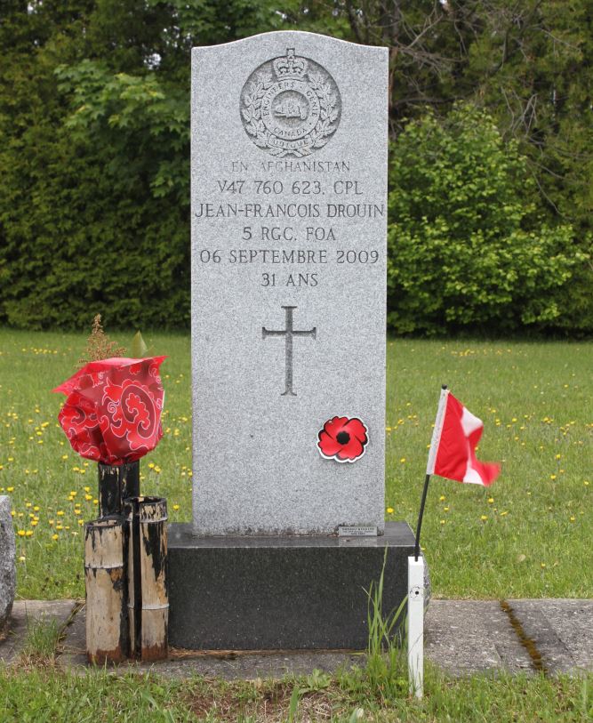 Canadees Oorlogsgraf Cimetiere Saint-Louis-de-Courville #1