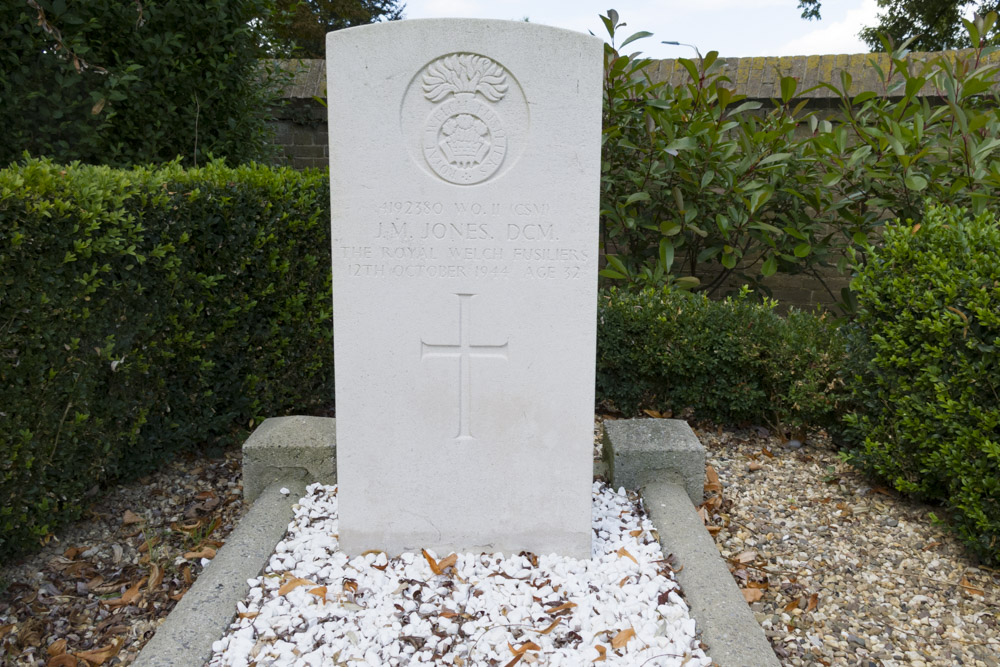 Commonwealth War Grave Roman Catholic Cemetery Herwen