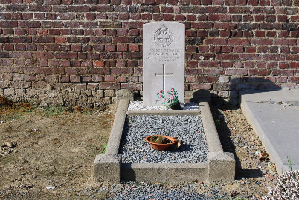 Commonwealth War Grave Masnuy-Saint-Pierre