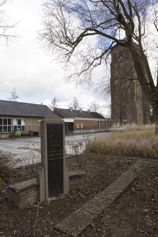 War monument Sambeek #2