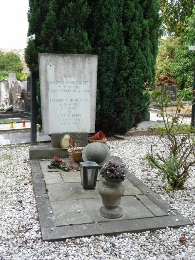 Nederlandse Oorlogsgraven Rooms Katholieke Begraafplaats Heuvel Tilburg #1