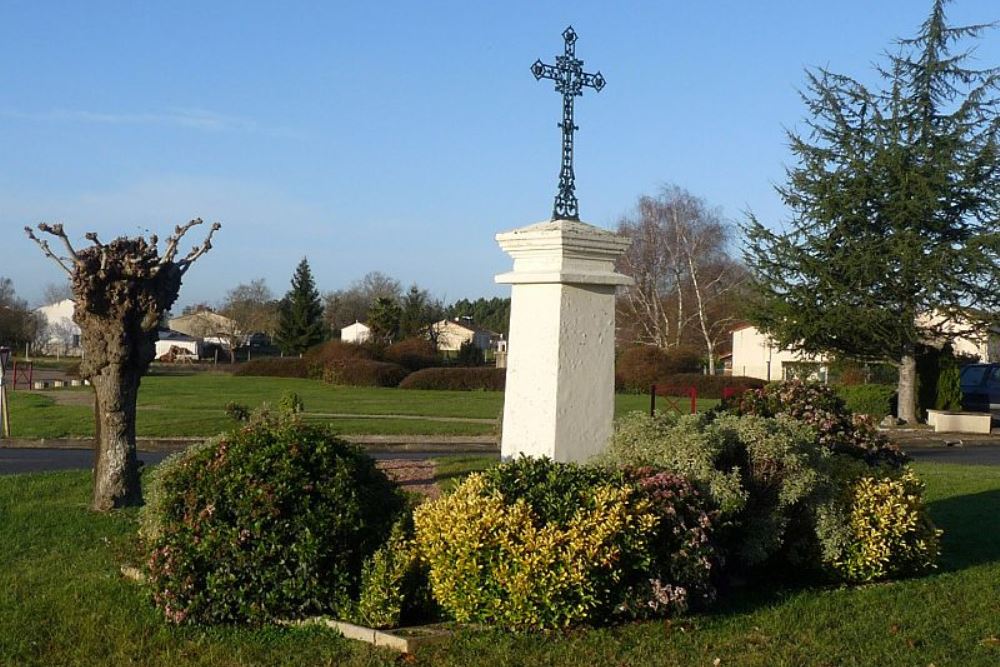 War Memorial Chardres #1