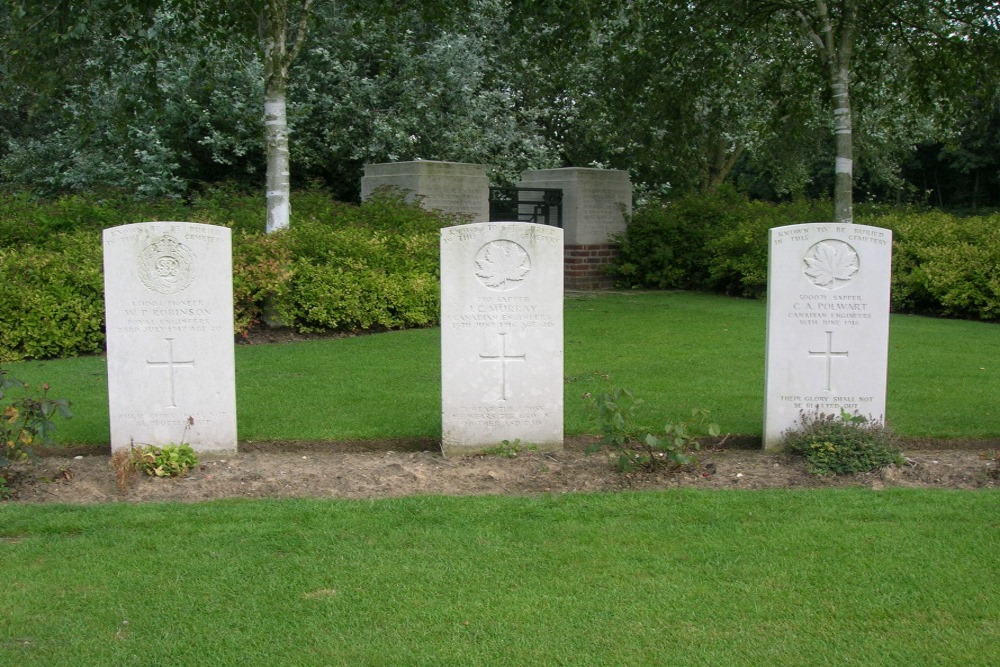 Commonwealth War Cemetery Hedge Row Trench #3