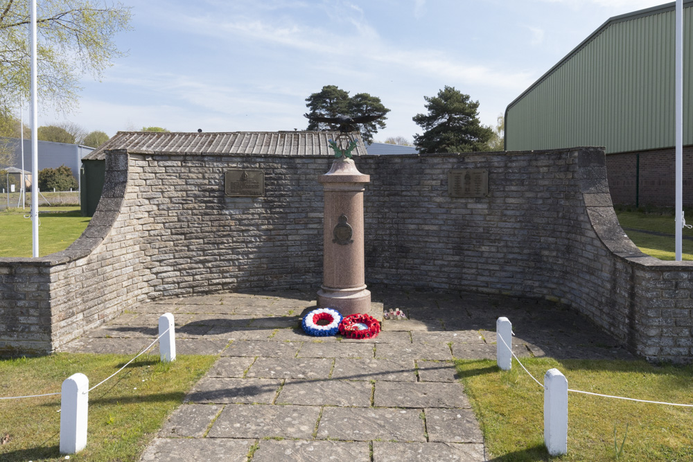 Monument RAF 77 Squadron #5