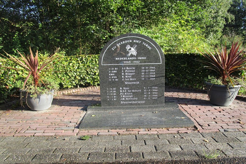 Indi-Monument Begraafplaats Thijhof Steenwijkerwold #1