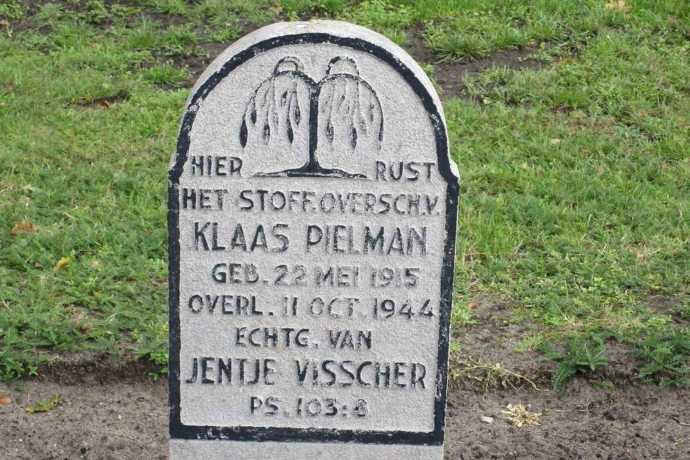Dutch War Grave Rouveen #3