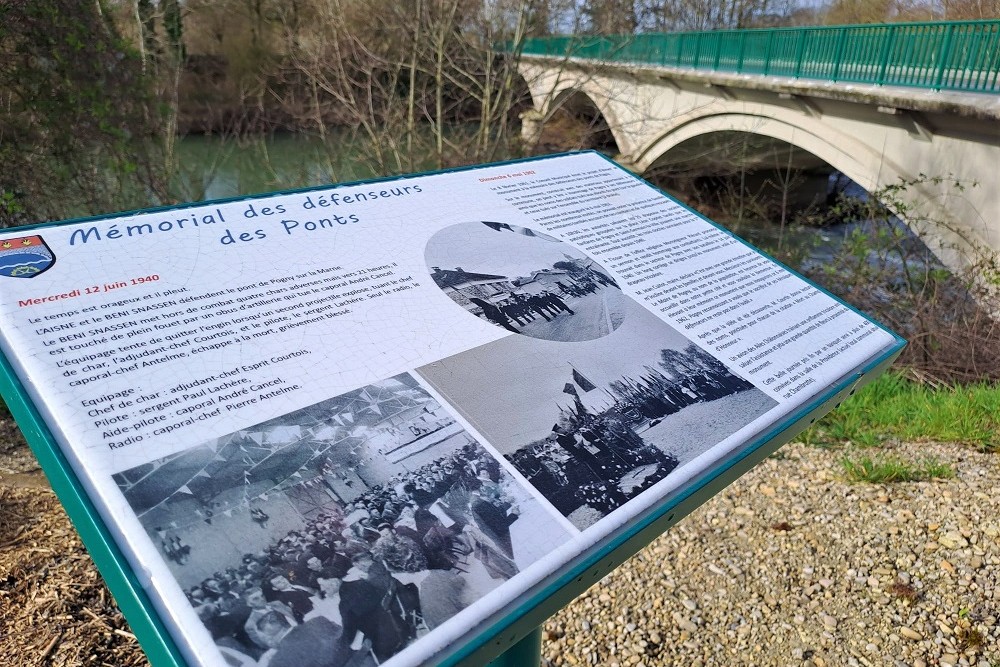 Monument Franse Verdedigers Brug Pogny #3