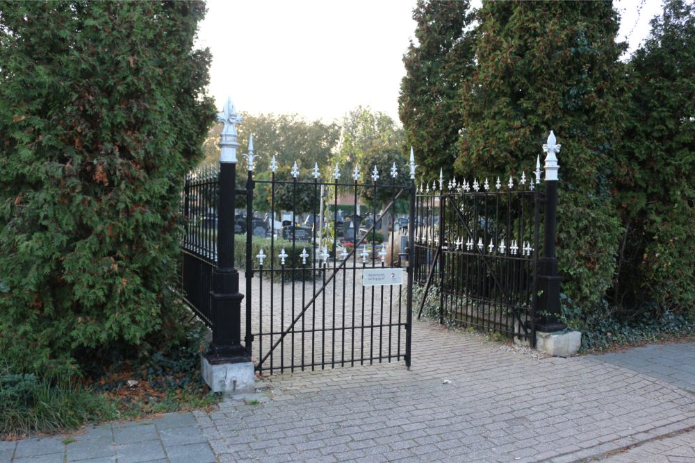 Nederlands Oorlogsgraf Rooms Katholieke Begraafplaats Kerkdriel