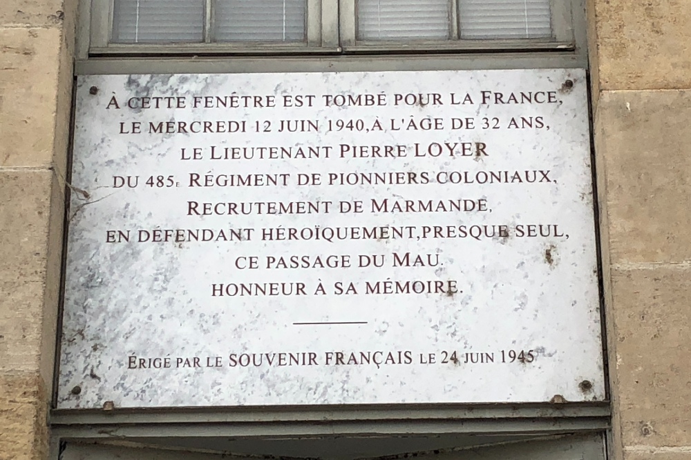 Monument Luitenant Pierre Loyer Chlons-en-Champagne