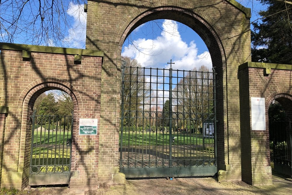 Nederlandse Oorlogsgraven Rooms Katholieke Begraafplaats Enschede #1