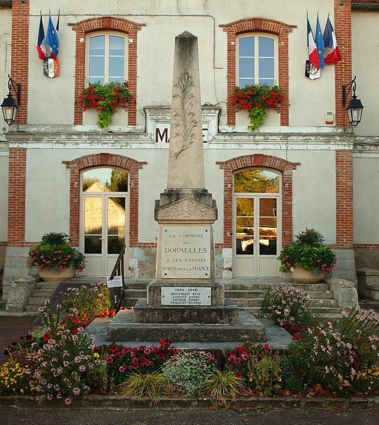 War Memorial Dormelles #1