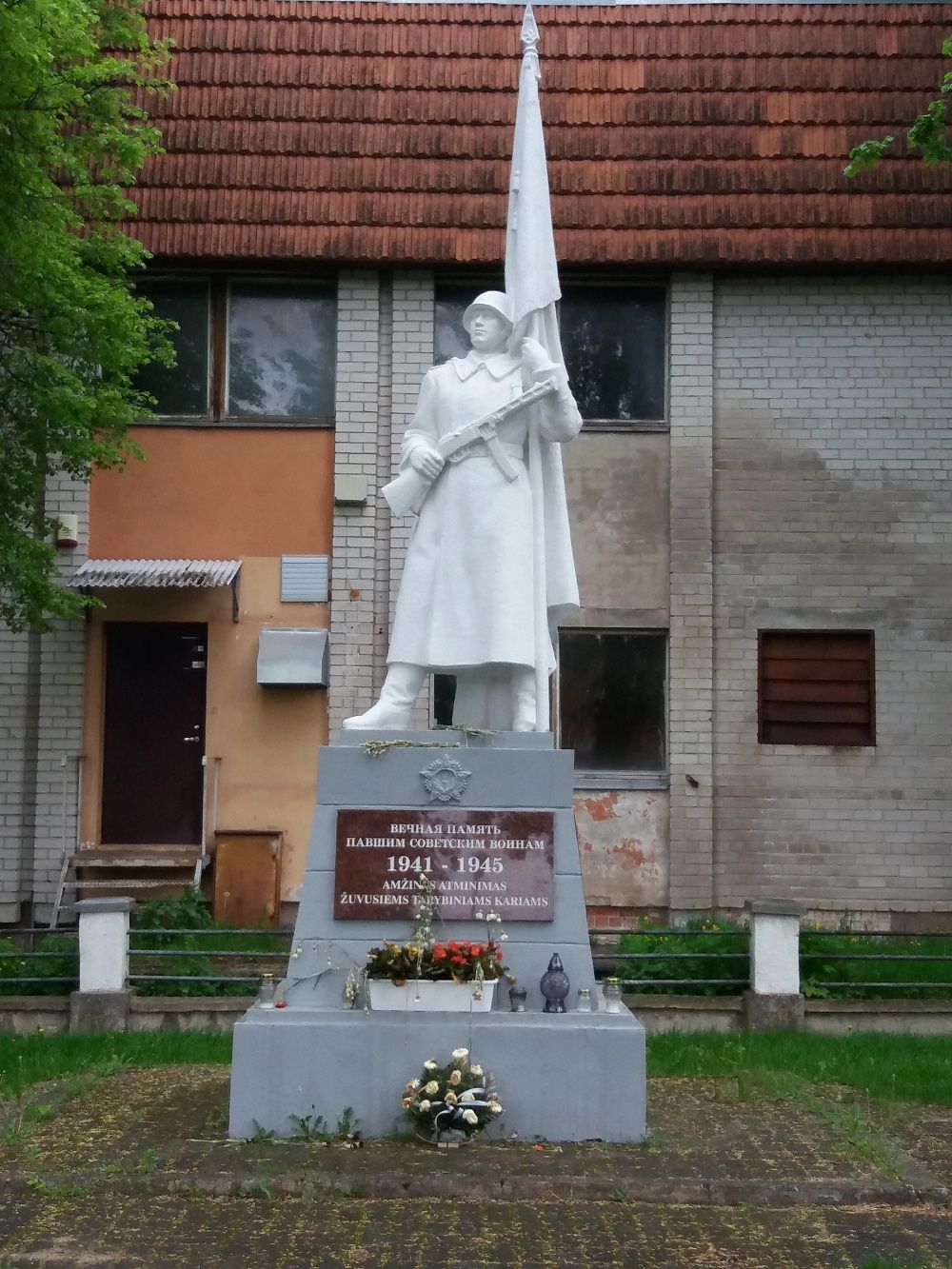 Sovjet Oorlogsbegraafplaats Žiežmariai #2