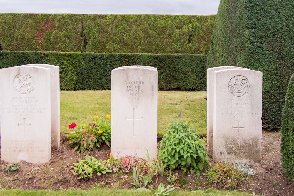 Commonwealth War Graves Hondschoote #3