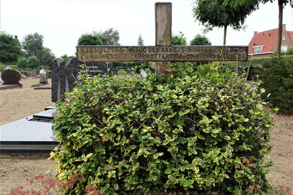 Dutch War Grave Roman Catholic Churchyard Silvolde #1