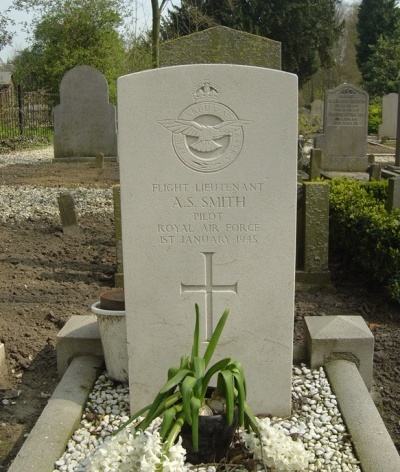 Commonwealth War Grave Old General Cemetery Zaltbommel #2