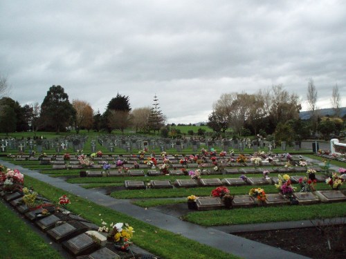 Commonwealth War Graves Kelvin Grove Cemetery #1