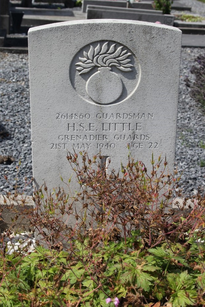 Commonwealth War Graves Bailleul #5