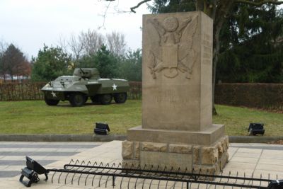 Memorial Hyman Josefson Square