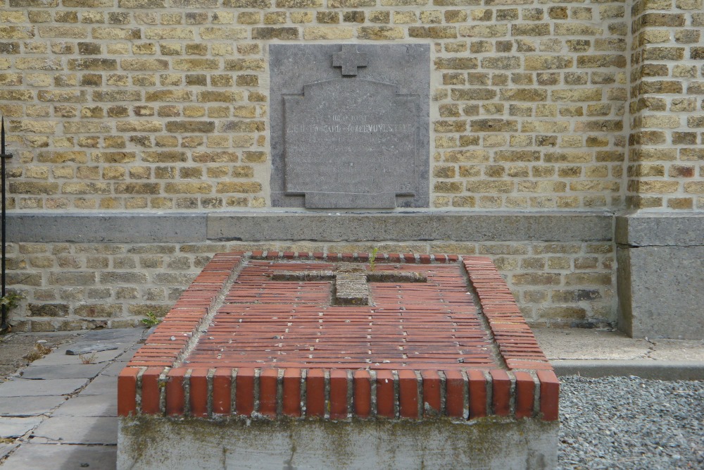 Commemorative Plate Priest E.J. Vuylsteke	