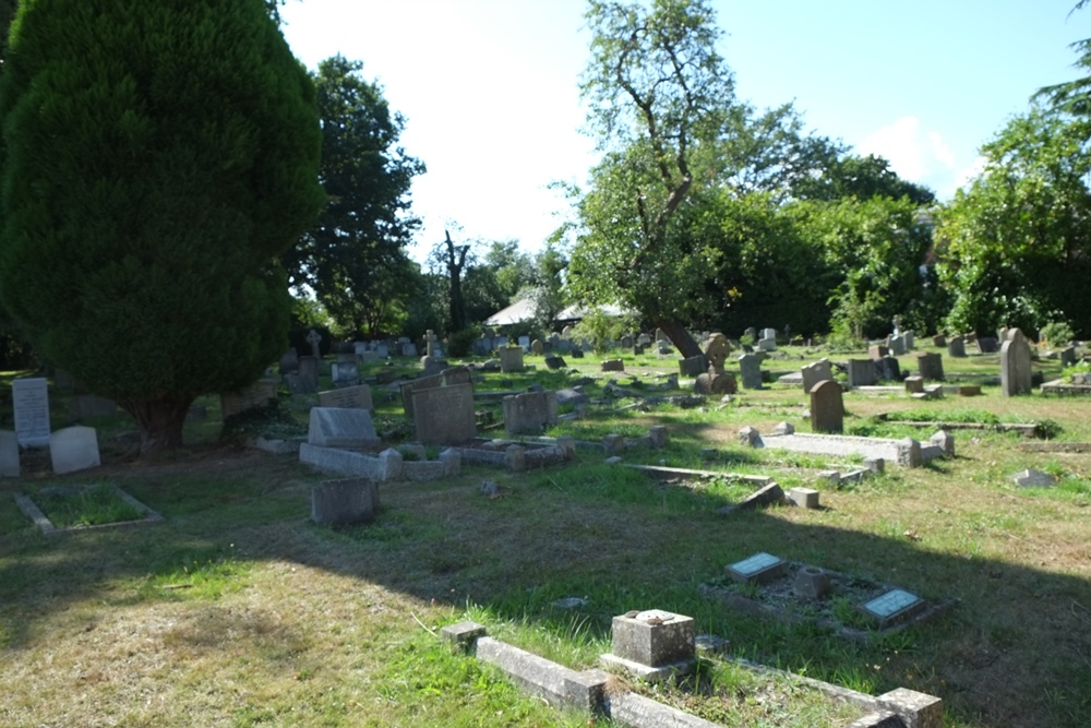 Oorlogsgraven van het Gemenebest Holy Trinity Churchyard #1