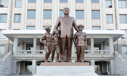 Statue Kim Il-sung #1