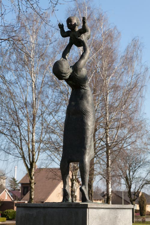 War Memorial Maasbracht #2