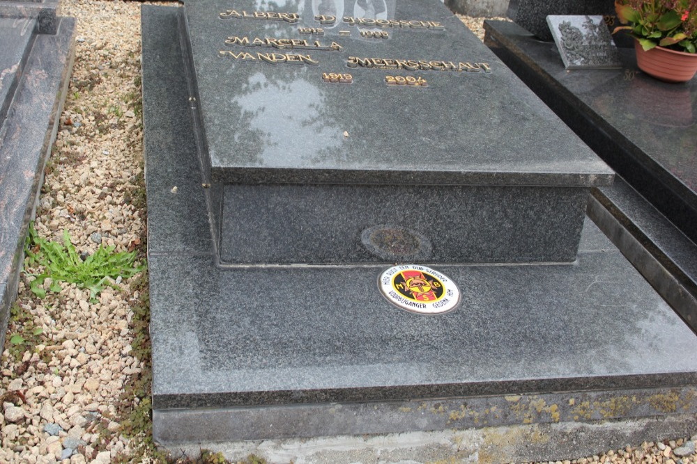 Belgian Graves Veterans Scheldewindeke Cemetery #1