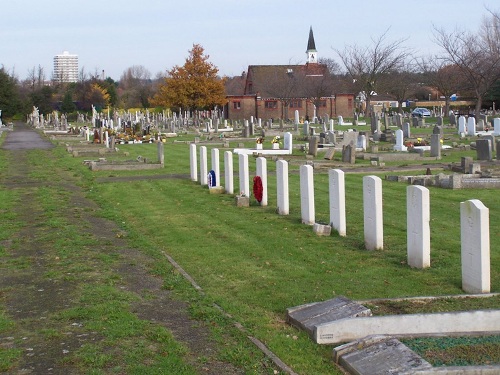 Commonwealth War Graves Surbiton Cemetery #1