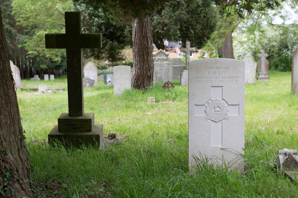 Oorlogsgraven van het Gemenebest St. Peter Churchyard #4