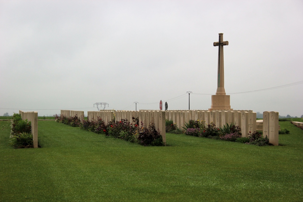 Commonwealth War Cemetery Delsaux Farm #1