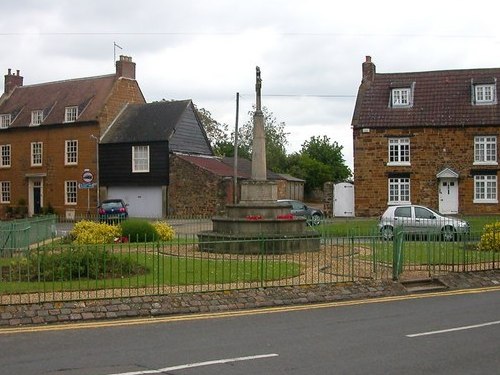 Oorlogsmonument Hardingstone #1